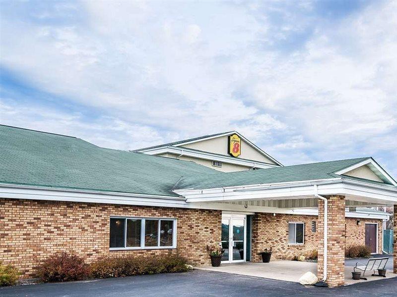 Hotel Super 8 By Wyndham Osseo Wi Esterno foto