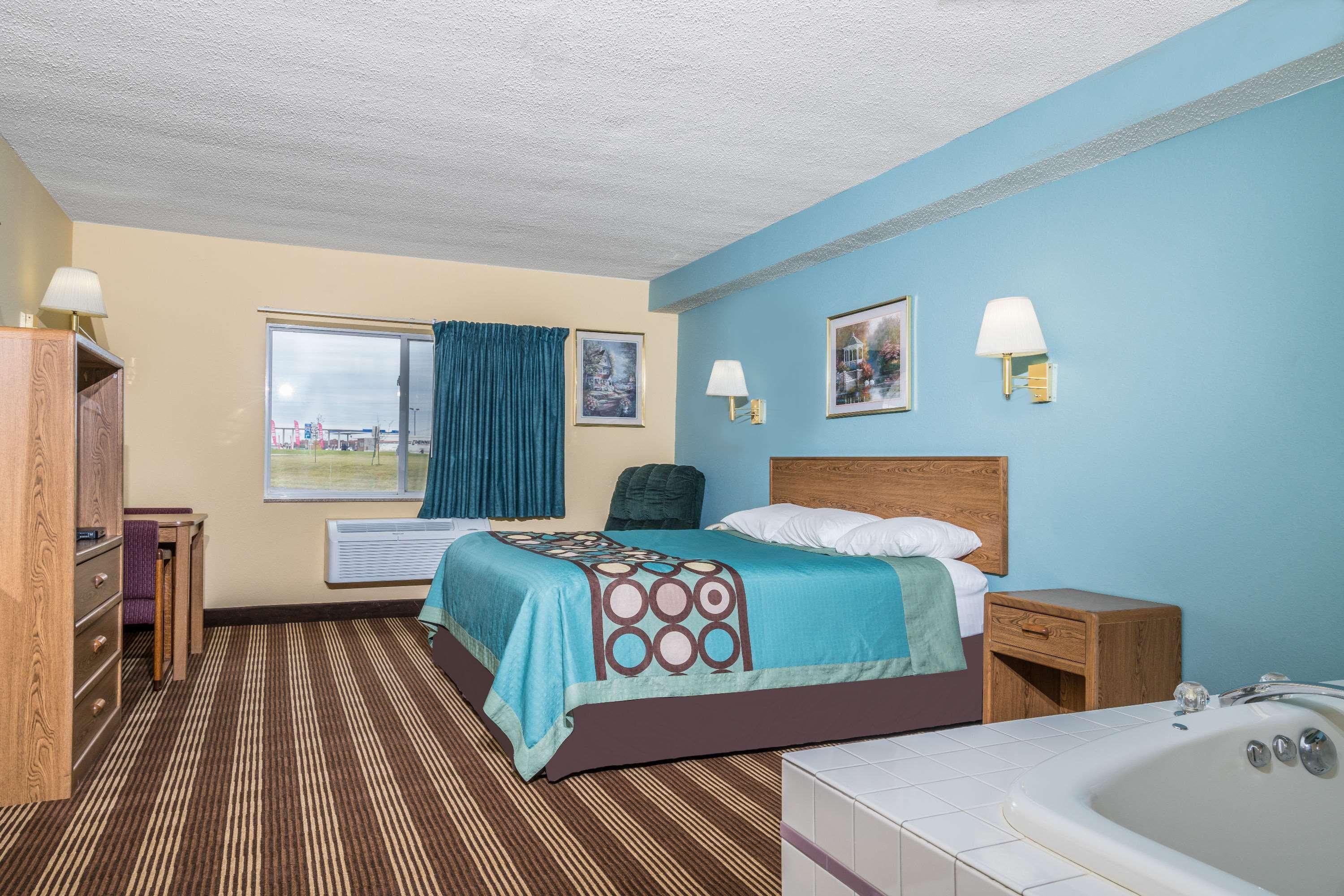 Hotel Super 8 By Wyndham Osseo Wi Esterno foto