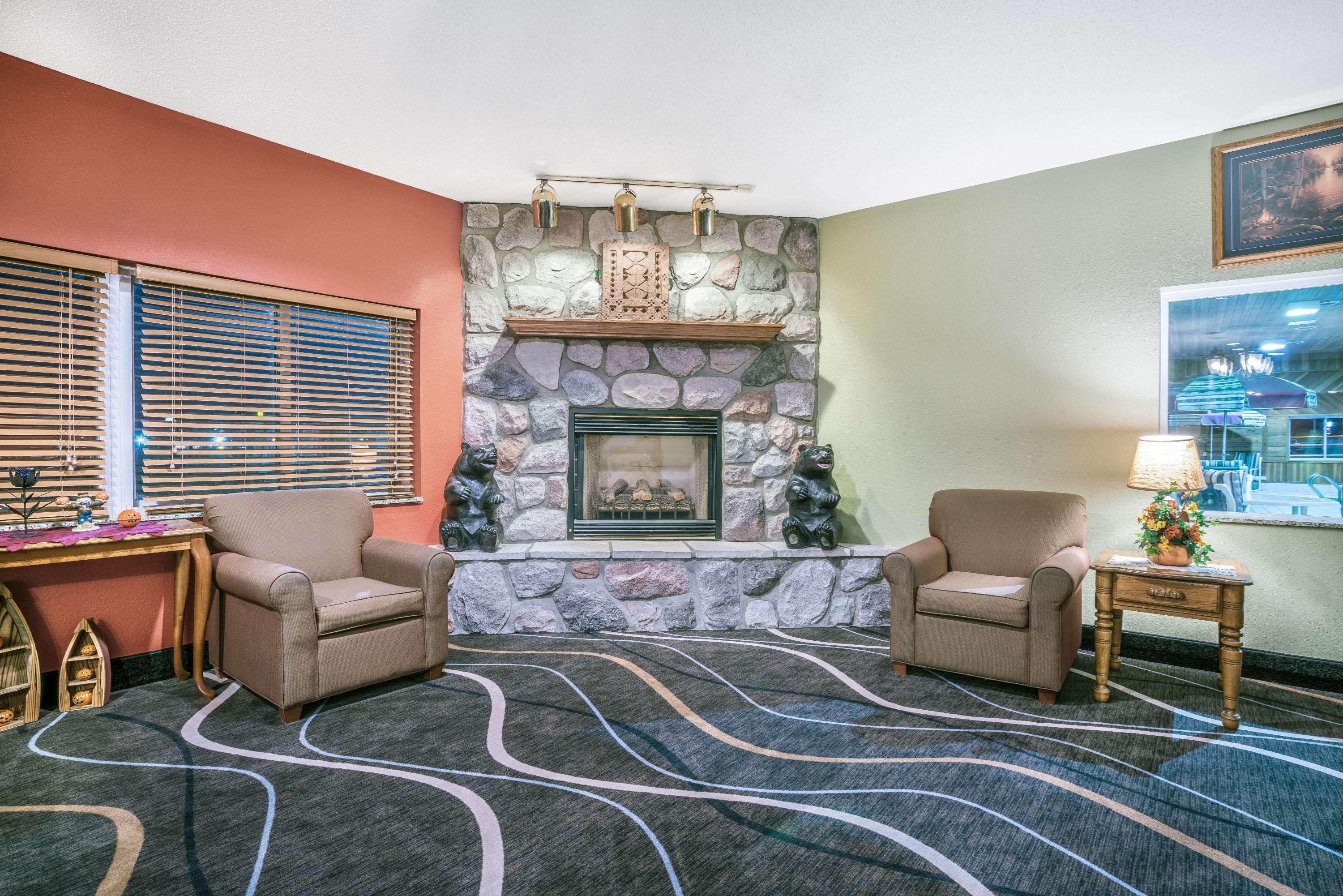 Hotel Super 8 By Wyndham Osseo Wi Esterno foto