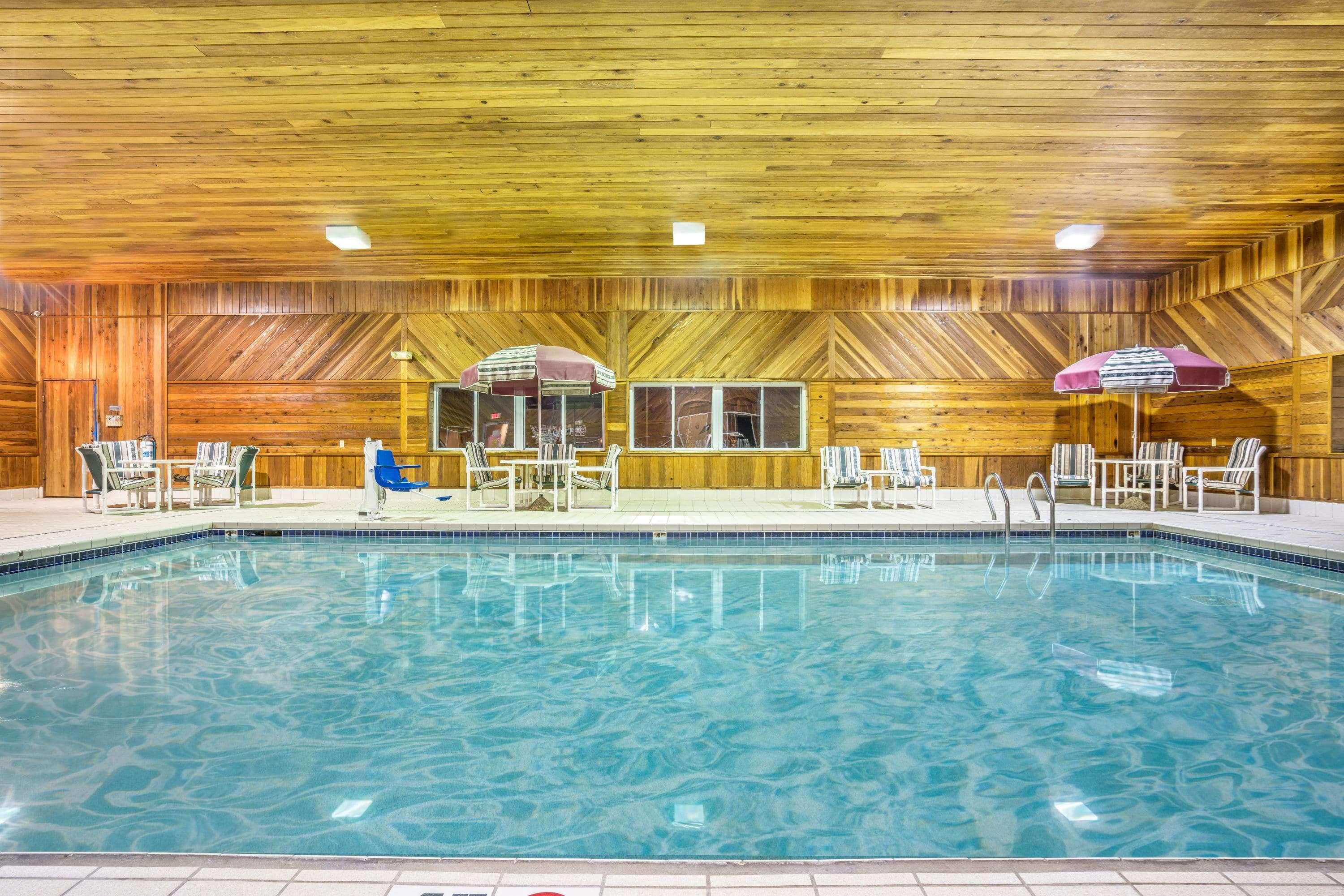 Hotel Super 8 By Wyndham Osseo Wi Esterno foto