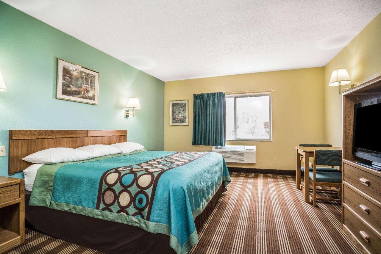 Hotel Super 8 By Wyndham Osseo Wi Esterno foto