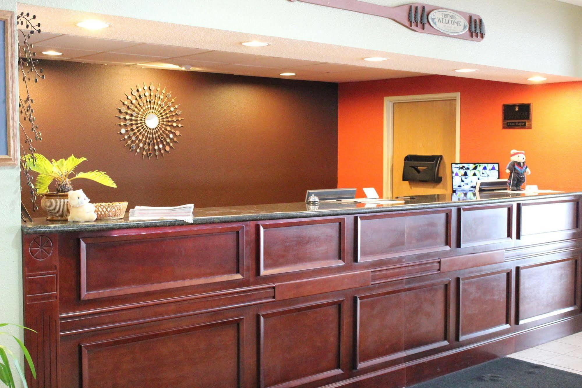 Hotel Super 8 By Wyndham Osseo Wi Esterno foto